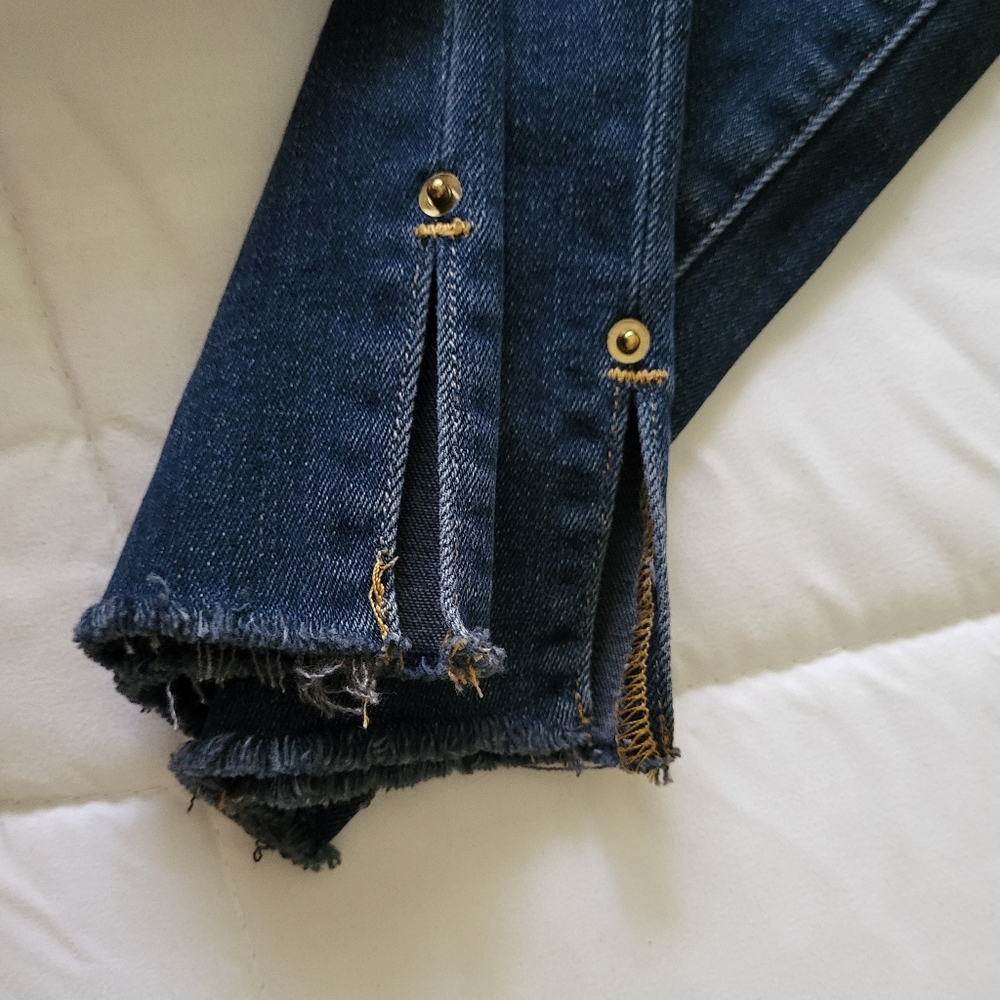 Frame Le Skinny De Jeanne Slit Rivet Raw-edge Jeans in Fayette - Picture 3 of 9